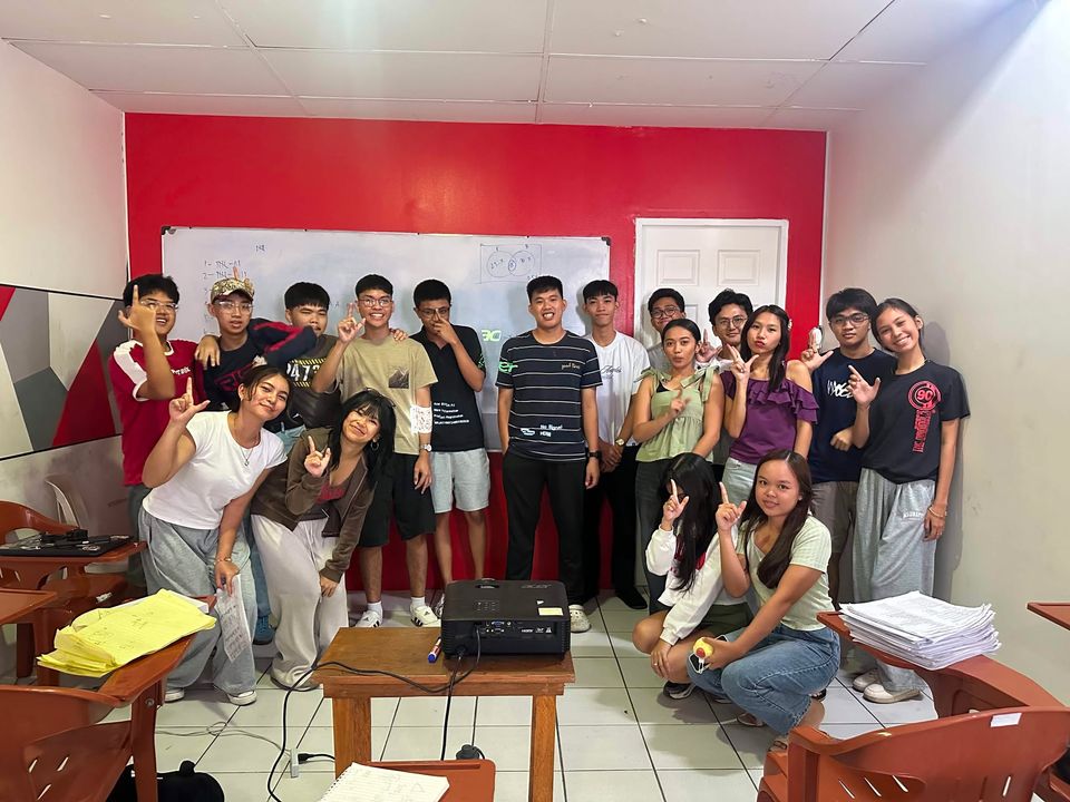 UPCAT review class group photo at Brainbox, 3 of 6